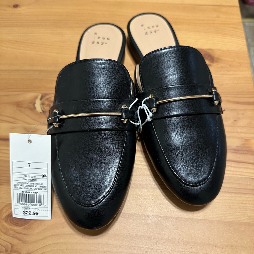 A New Day Black Leather Loafers with Accent Size 7